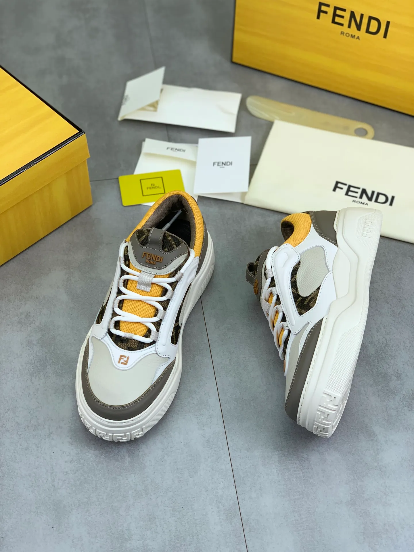 Men's men's shoes 💰P760 new style 💰💎💎💎 summer hot style [FENDI Fendi] top version 🆕New sneakers, wavy soles engraved with original words. Embossed Fendi Flow lettering on the heel. The upper is made of high-end calfskin and breathable materials. Original lining with tone-on-tone details decorated with innovative handcrafting techniques. Ultra-light and wear-resistant TPU and IP foam soles, overall lightweight and comfortable. Size:39-44 (38 45 can be customized)